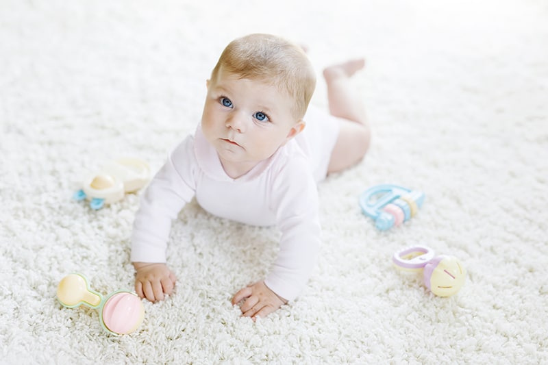 Para bebé de 4 meses: desarrollo social y regalos