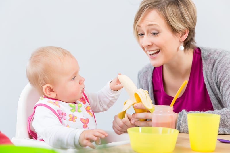 Para bebé de 6 meses: alimentación y juegos
