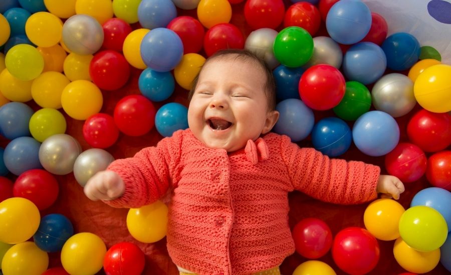 Cuándo empiezan a reírse los bebés minutus bebe