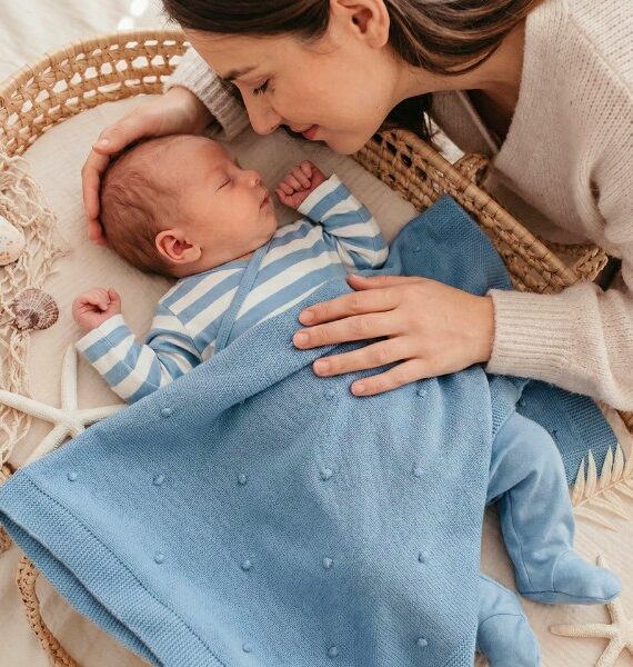 Manta de bebé de punto con bodoques en relieve