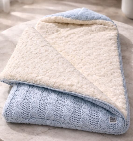 Saco Arrullo Bebé Premium Azul Celeste con Interior Borreguito Extra Suave