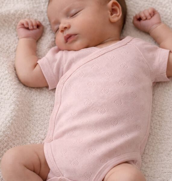 Body cruzado recién nacido  100 % algodón texturizado de corazones