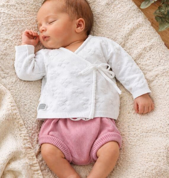 Conjunto bebé recién nacido tricot algodón blanco y rosa empolvado – Jubón cruzado + cubrepañal