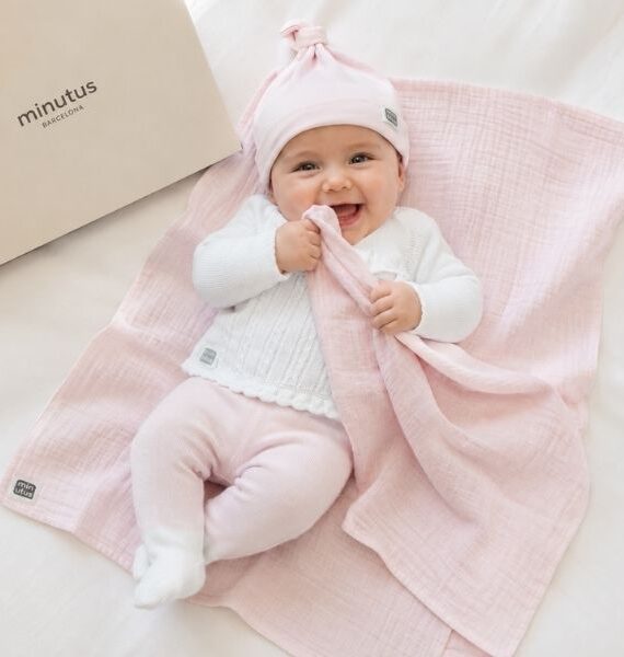 Set Regalo Primera Puesta 1-3 Meses – Rosa & Blanco | 4 Piezas 100 % Algodón